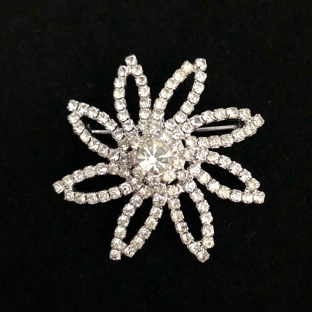 Vintage Kramer Flower Brooch
